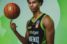 ESPN记者：丹尼尔斯亲弟投篮和阅读进步明显 有很大机会被NBA选中